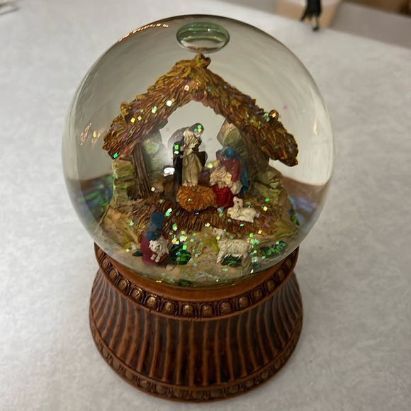 San Francisco Music Box Co. Spinning Romeo & Juliet “A TIME FOR US" - Picture 6 of 13